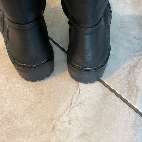 Black combat boots - Picture 2 of 3